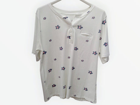 Camiseta blanca con botones estampado flores 1