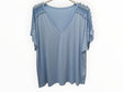 Camiseta cuello pico manga corta descubierta 1