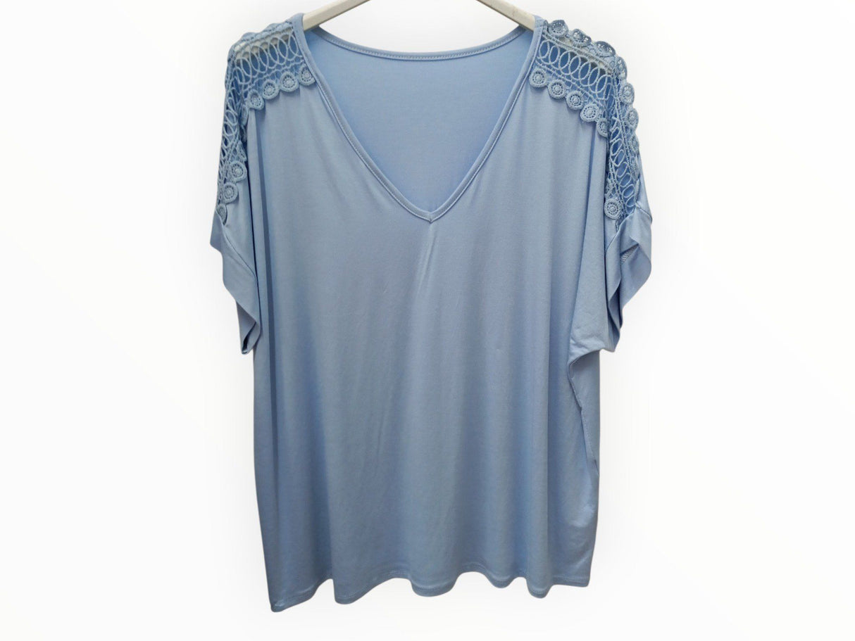 Camiseta cuello pico manga corta descubierta 1