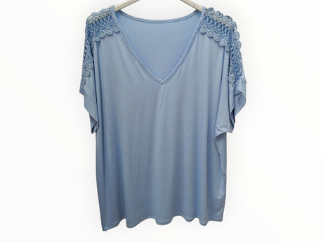 Camiseta cuello pico manga corta descubierta 1