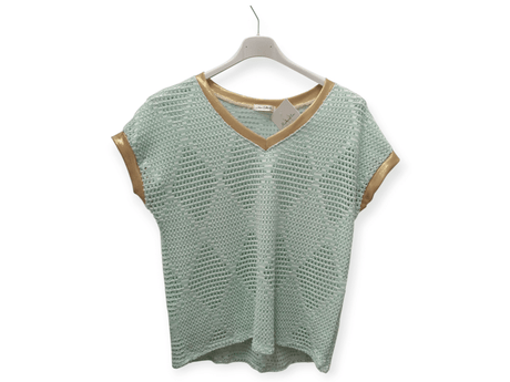 Camiseta rejilla cuello pico dorado 1