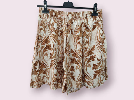 Pantalón corto con bolsillos marrón y beige 1