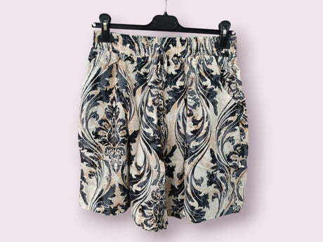 Pantalón corto estampado negro y beige 1