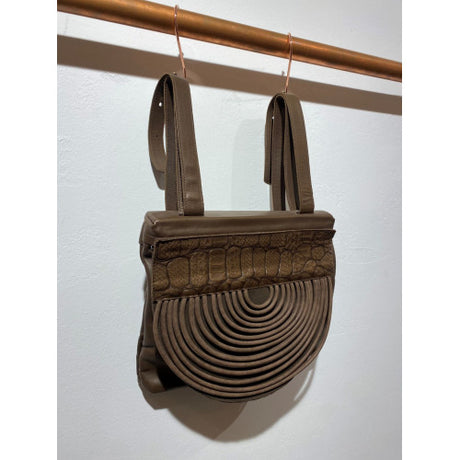 Mochila oc&co brown (pluma + masai flat) 2