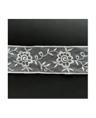 PUNTILLA TUL Flor Bordada Centro blanco 55mm 1