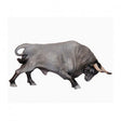 Toro bravo cardeno embistiendo deqube 1
