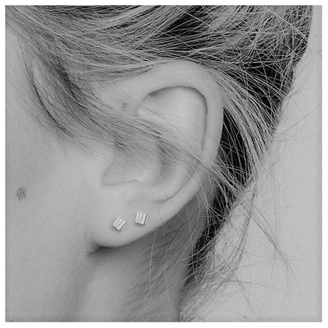 Pendiente allied square studs gold matthew calvin 2