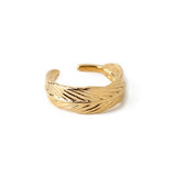 Pendiente ear cuff feather wrap pale gold orelia 1