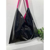 Bolso triangle bag black lac & fucshia in-zu 2