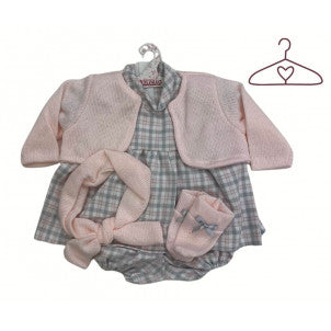 Ropita para muñecas cuadros gris rosa rn-43 llorens 1