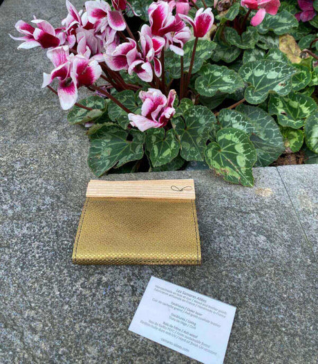 Cartera de madera michele dorado samares 1