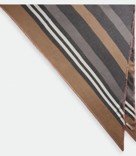 Pañuelo triangulo graphic brushed codello 2