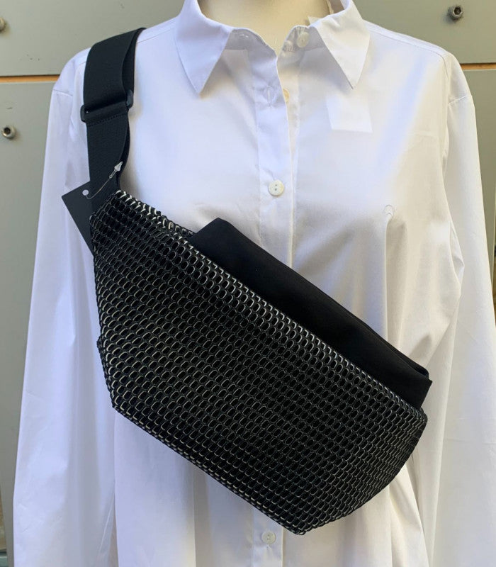 Riñonera wallaby black hive in-zu 1