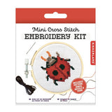 Kit de bordado punto de cruz mariquita kikkerland 1