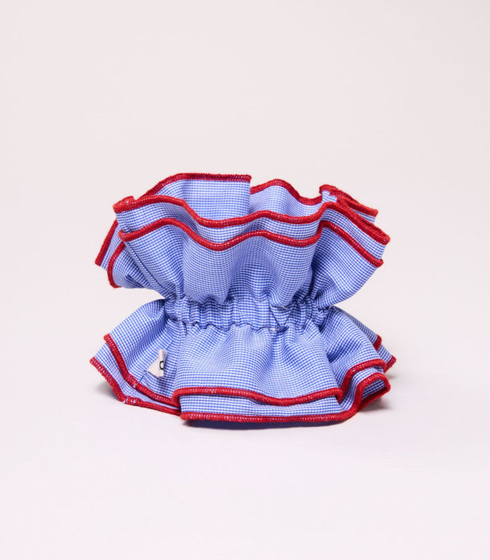 Scrunchie maxi chouchou micro vichy bleu ciel bord rouge 1