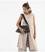 Bolso anvil bag black and interstellar hive in-zu 2