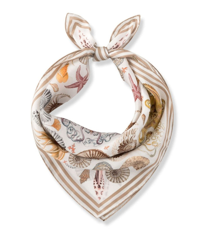 Pañuelo de seda motivos marinos beige codello 1