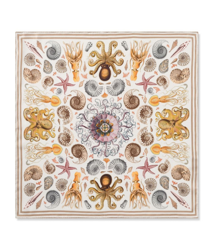 Pañuelo de seda motivos marinos beige codello 2