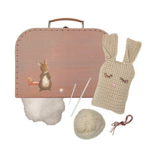 Maletin con kit de crochet conejo egmont toys 1