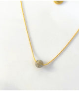 Collar mini moon gris litchi 1