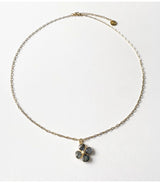 Collar trebol precioso gris litchi 2