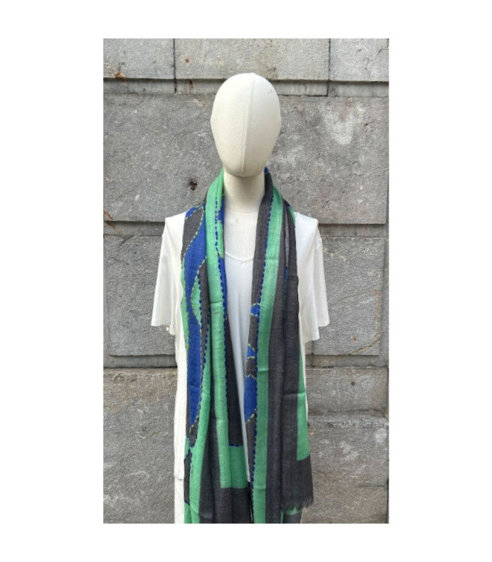 Fular aishan gris embroidery palombina 1