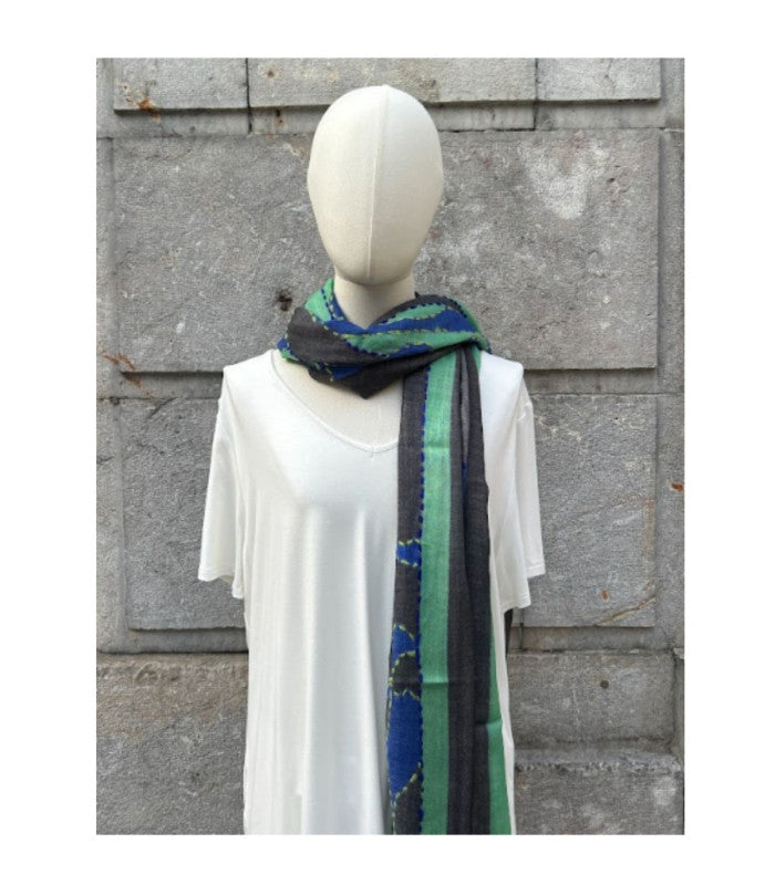 Fular aishan gris embroidery palombina 2
