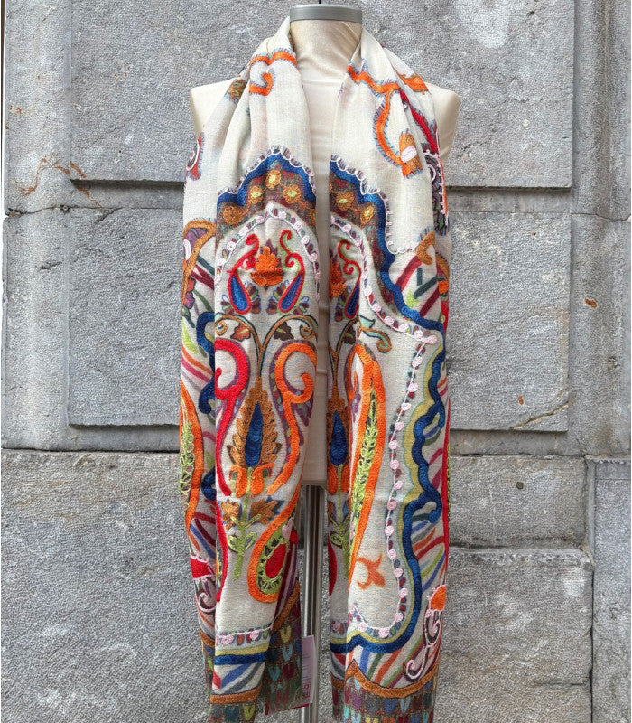 Fular sereno embroidery palombina 1