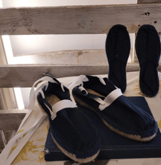 Alpargata azul con cinta blanca - Dendago