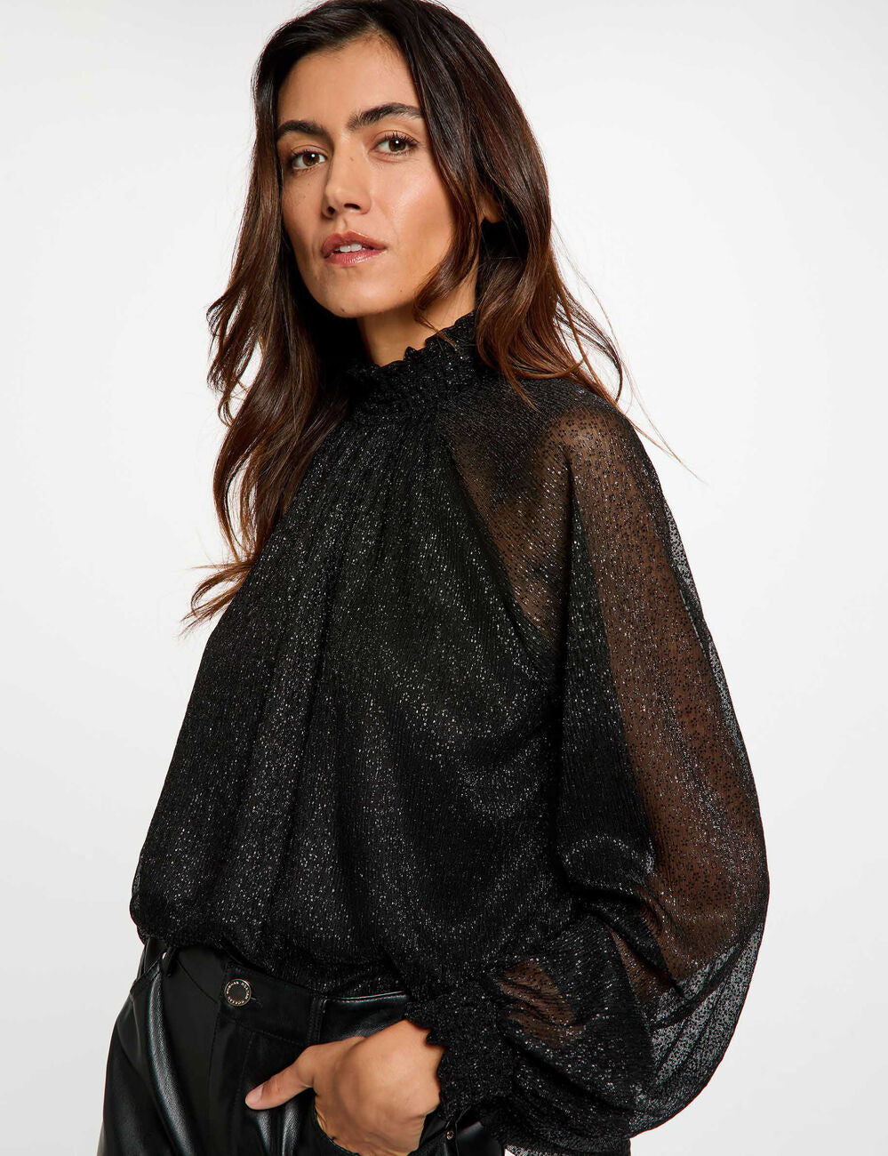 Blusa de cuello alto negro morgan