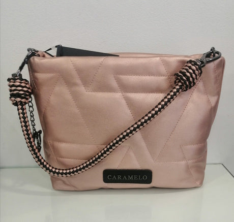 BOLSO ACOLCHADO COLOR NUDE - Dendago