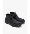BOTIN WALLABEE CON CIERRE DE CORDONES EN NEGRO - Dendago