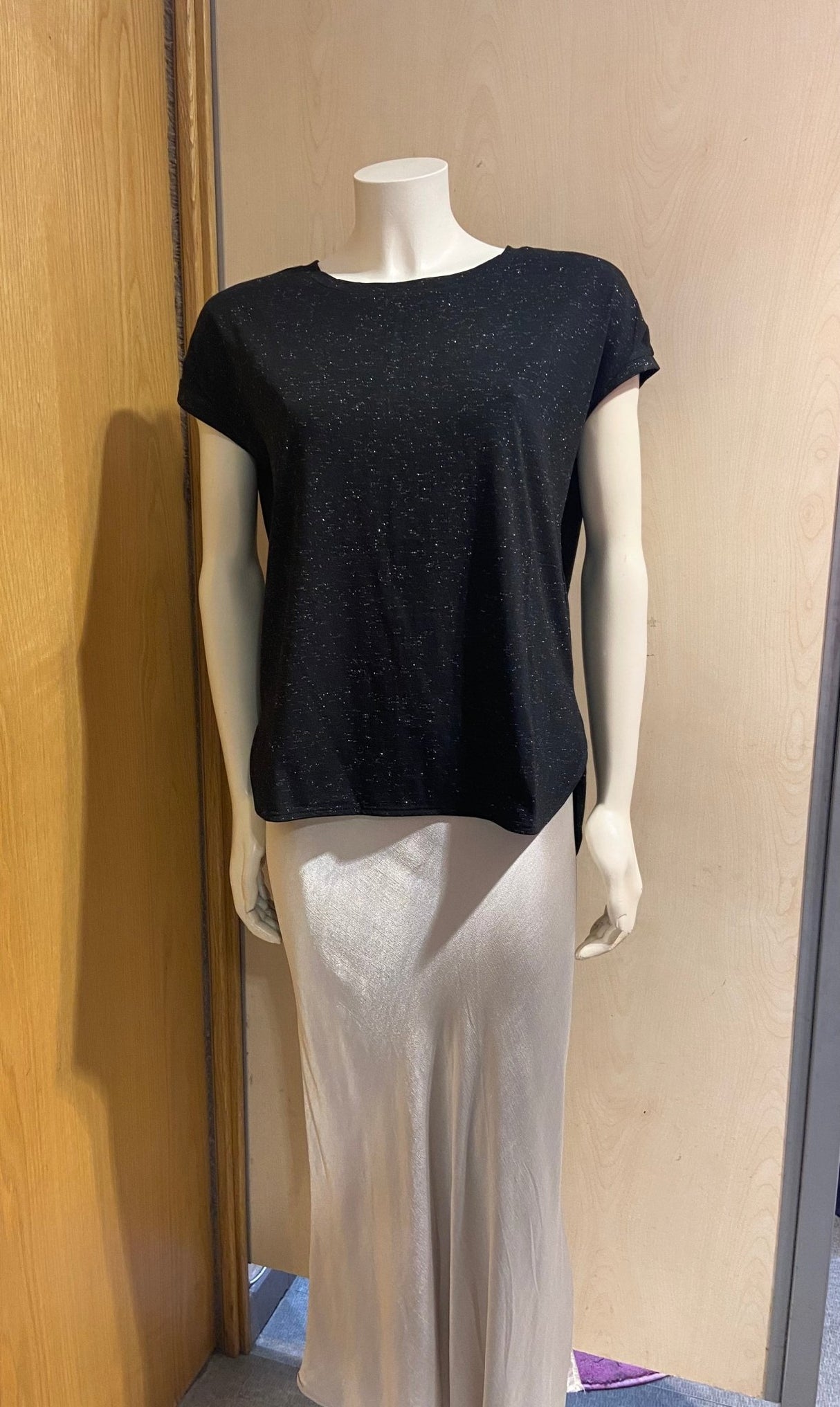 Camiseta Brilli - Brilli en Negro - Dendago