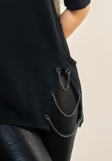 CAMISETA CON ABERTURAS Y CADENAS ANIMOSA