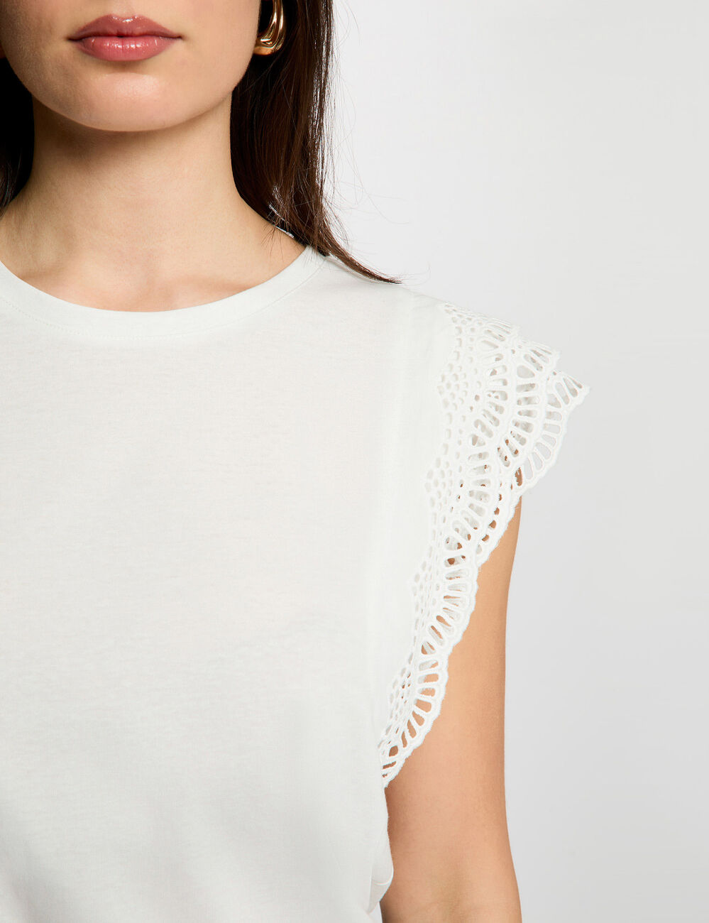 Camiseta con mangas de encaje blanco Morgan
