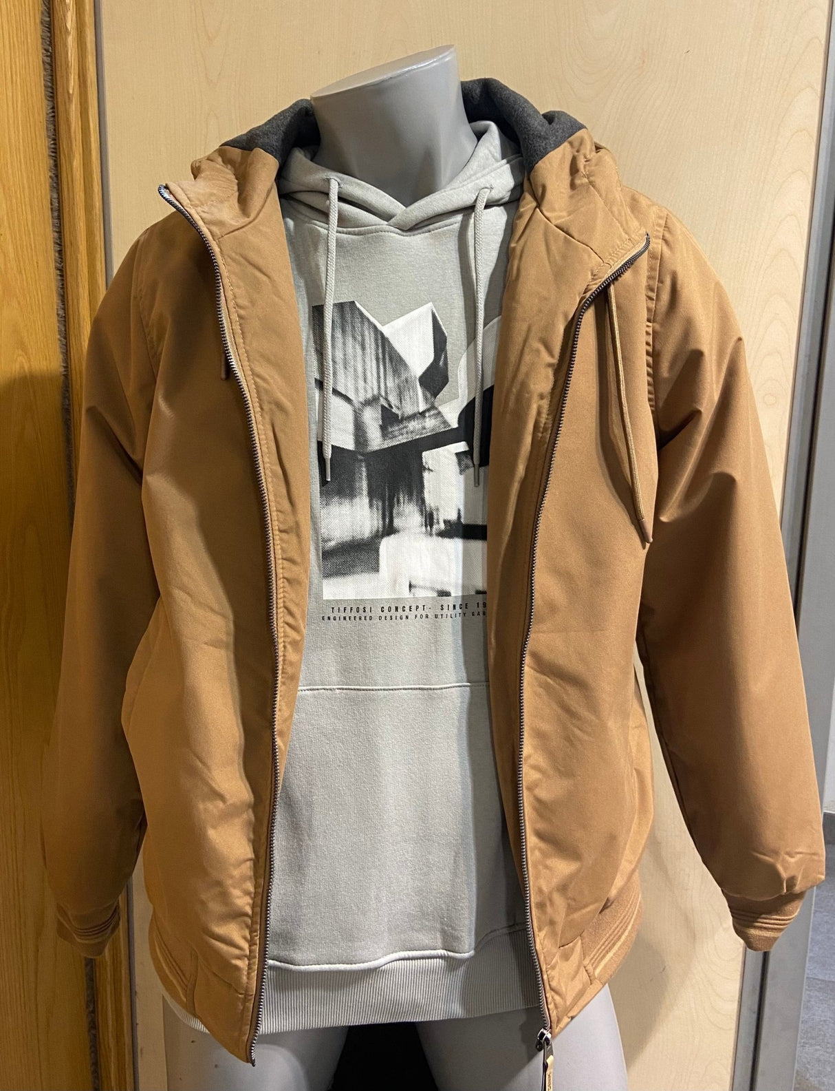 Chamarra de Hombre en Camel - Dendago