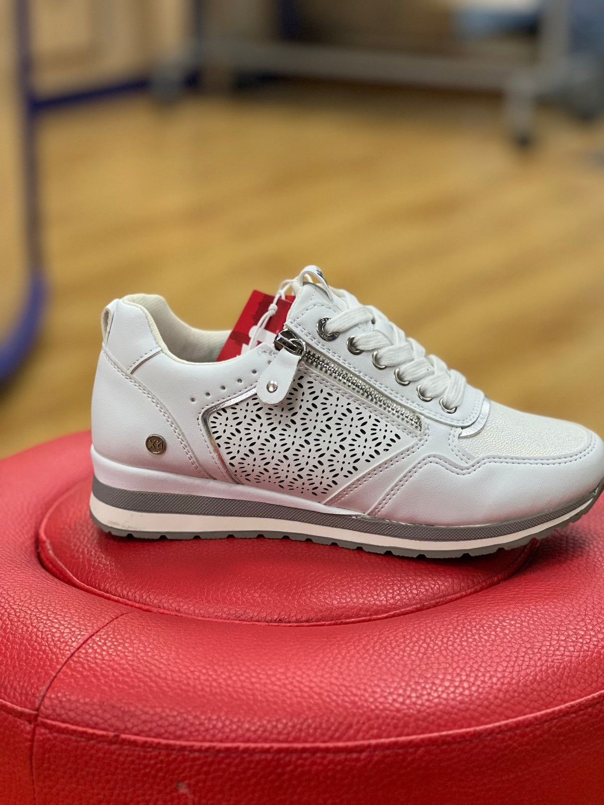 DEPORTIVO URBANO XTI CHICA DETALLES PLATA - Blanco - Dendago