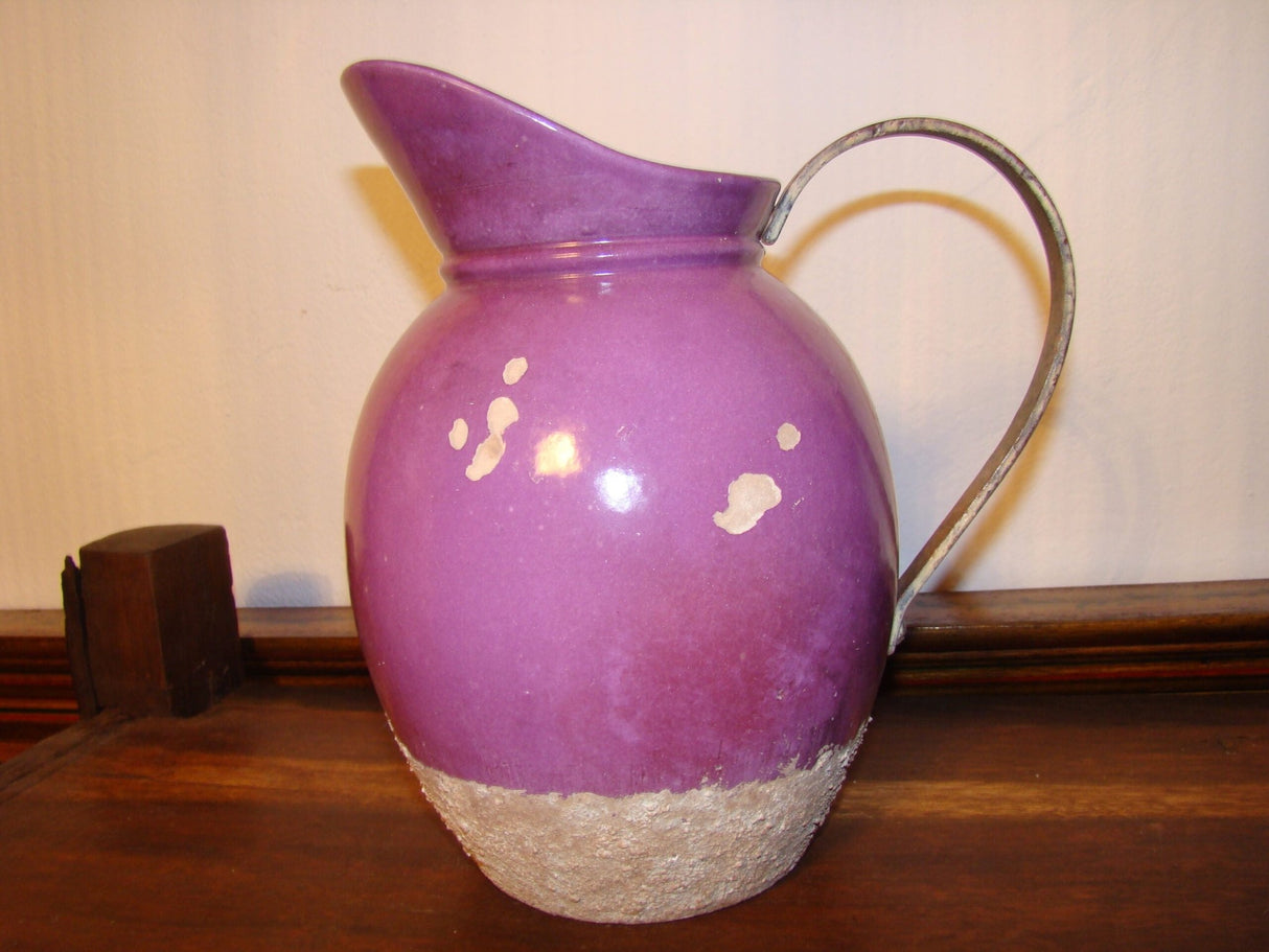 Jarra de cerámica morada con asa de metal - Dendago