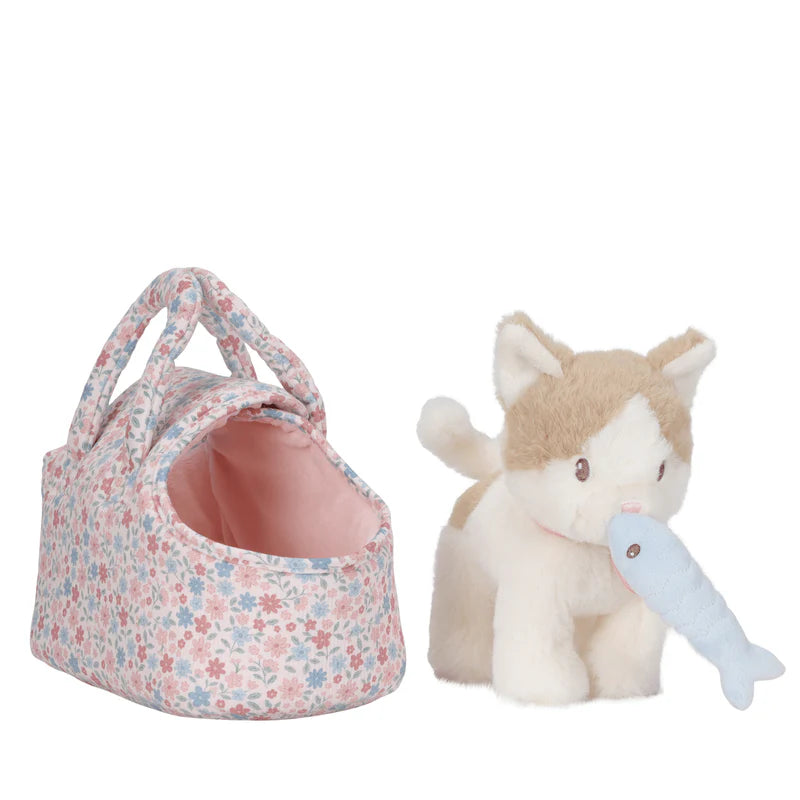 Peluche de gato o perro Little Dutch presentado en una práctica bolsita de transporte, confeccionado con tejidos suaves y detalles delicados para acompañar a los niños en sus juegos y aventuras diarias.