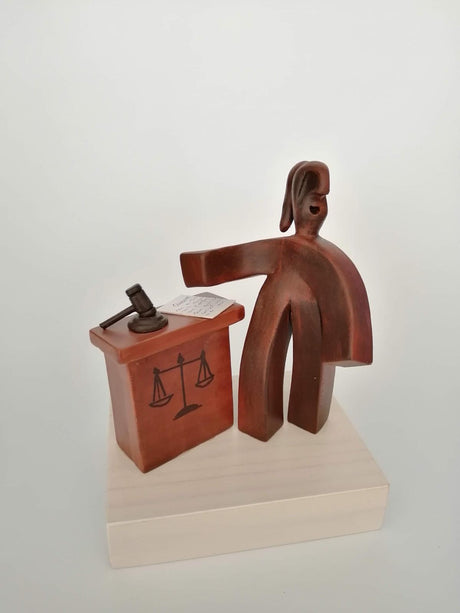 Pieza cerámica abogado - Dendago