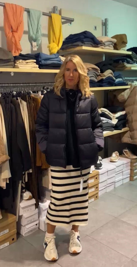 Plumifero de chica en color negro - Dendago