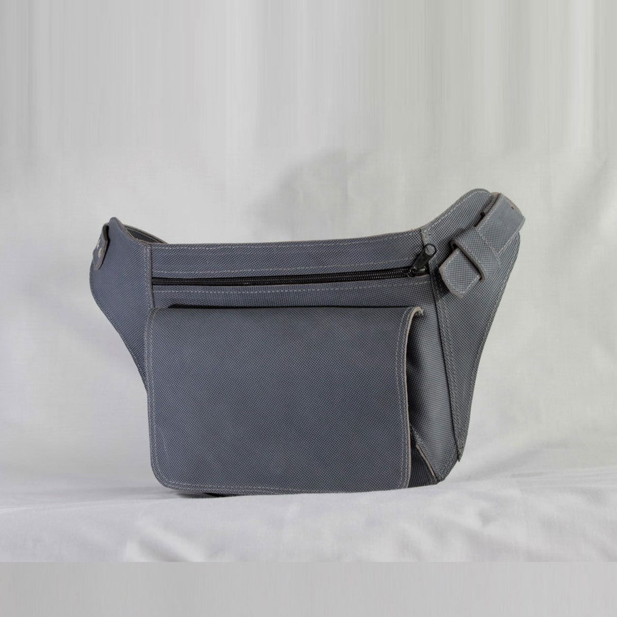 Producto Vasco Riñonera piel gris gran tamaño artesanía LARRUZKO ESKUAK - Dendago