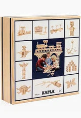 Caja de Kapla con 100 tablillas de madera natural para construir torres, puentes y todo tipo de estructuras creativas mediante el juego libre.
