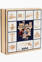 Caja de Kapla con 100 tablillas de madera natural para construir torres, puentes y todo tipo de estructuras creativas mediante el juego libre.