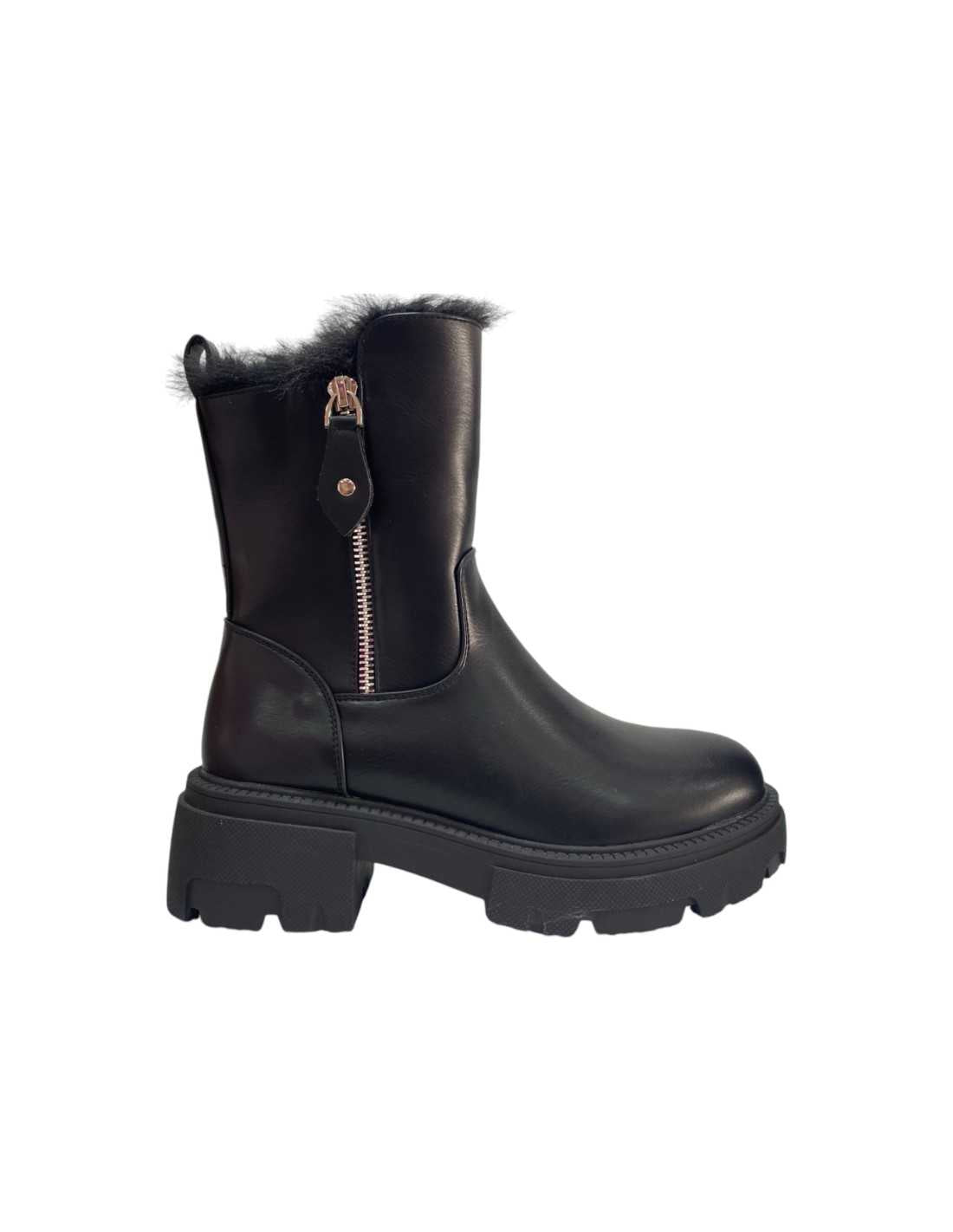 Bota negra pelo Prisska