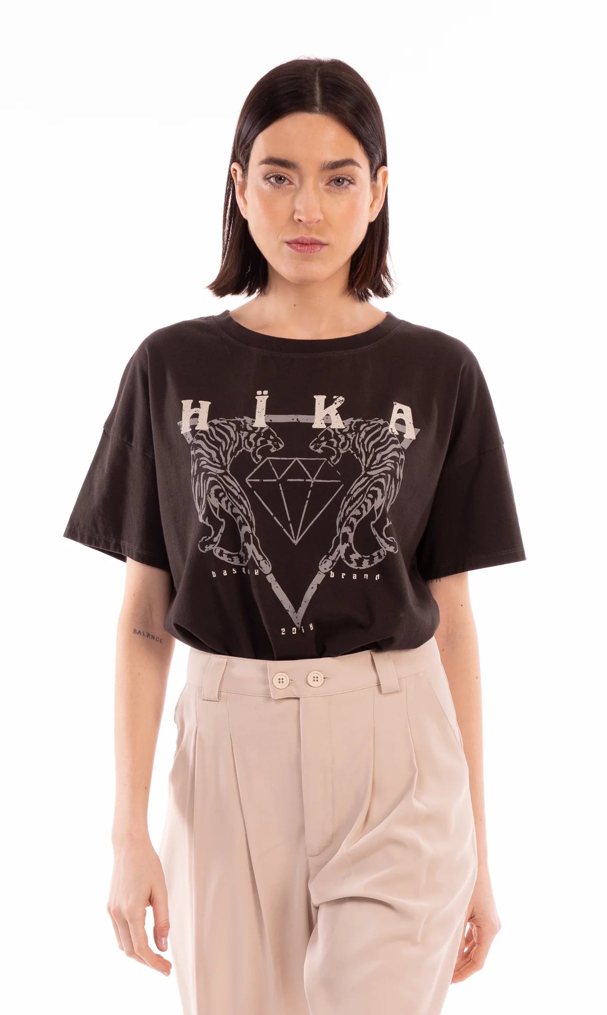 HÏKA BASQUE BRAND CAMISETA PRINT CON LOGO WILD