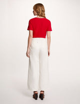 Camiseta con cuello en v con perlas rojo Morgan