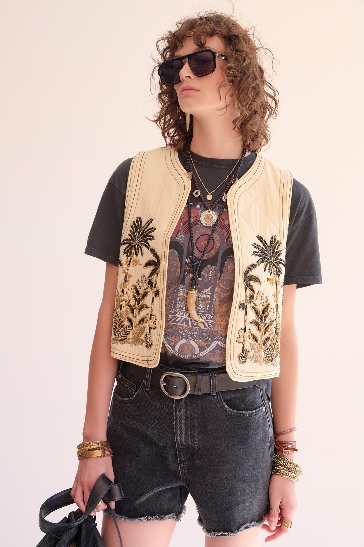 MKT STUDIO CAMISETA NEGRA PRINT TAKOMI