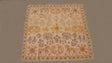 Tapiz de algodón con figuras en color crudo. 125 x 125 cm - Dendago