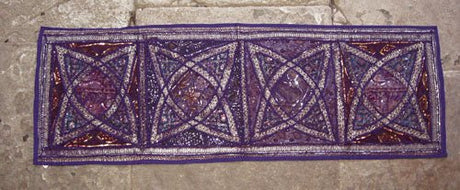 Tapiz de algodón de 4 cuerpos con telas indias. 150 x 50 cm - Dendago